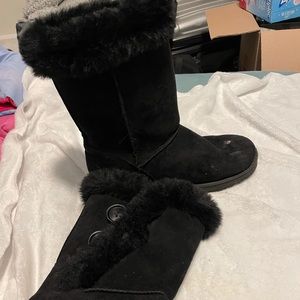 Black faux fur boots